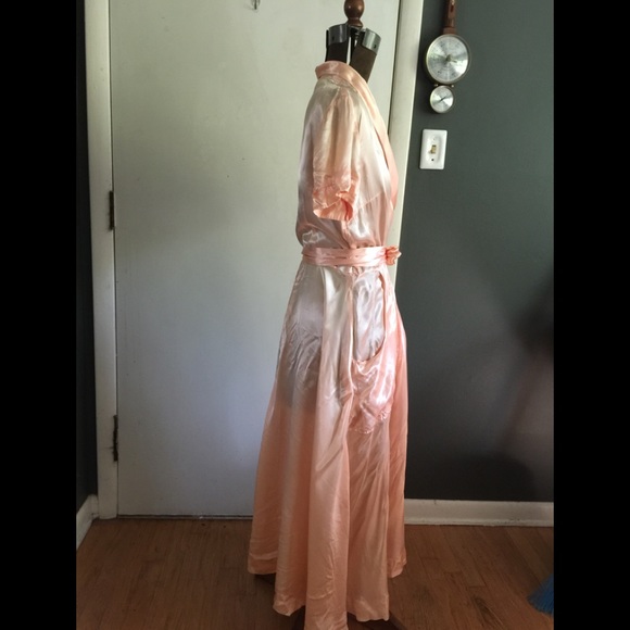 Vintage 1940s satin dressing robe S/M - Picture 2 of 8